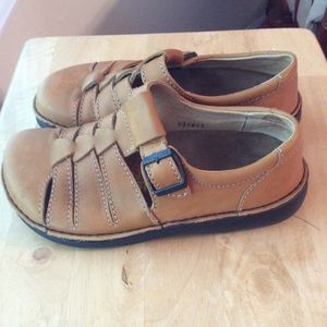 Footprints by Birkenstock. Closed toe fisherman
